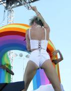 Can't Deny. She's A Good Showperson