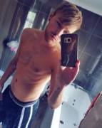 British Singer Lloyd Daniels Shirtless (X-Post /R/Hunks)