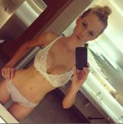 Good Gawd...what A [****]Ing Babe!!