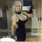 Bimbo In Black