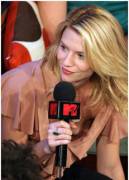 Famous Actress, Claire Danes Has A Slip On M-Tv