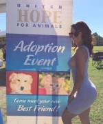 Tianna Gregory Is Packing Is Her Grey Skin Tight Dress.