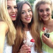 [Request] Old Friend (In The Middle), She Also A Big Butt So Someone With That Is ...