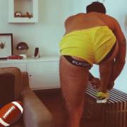 Yellow Shorts (X-Post /R/Guysinshortshorts)