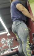 Huge Ass In The Gym!