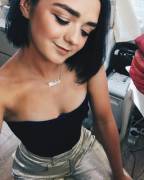 Just Can't Stop Jerking To Maisie Williams