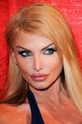 Taylor Wane's Luscious Lips (Mic)