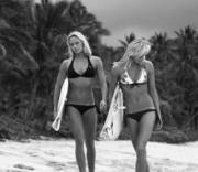 Twins Hailey And Sierra