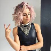 [Arrow] Emily Bett Rickards - 'Mane Addicts' - Behind The Scenes