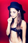 Willa Holland (Thea Queen)
