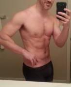 Checking In To Rep The 40+ Crowd. Who Likes Older Men With Experience?