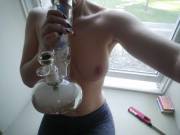 Bong &Amp;Amp;Amp; Boobies ✅ (F)