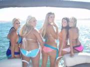 4 Skinny Girls And 1 Goddess