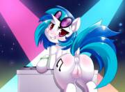 Vinyl Scratch Knows How To Put On A Show [Solo] (Artist: Freedomthai)
