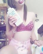 She Definitely Used Powder.