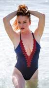 Lindsay Lohan Cutting A Nice Curvy Figure