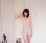 Very Cute Brunette Hipster Girl (Xpost From /R/Hipstergurlz)