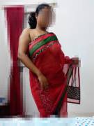 [Album] Busty Desi Milf Shows Off