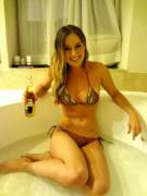 Happy Tubbing With A Beer (/X/Post Via /R/Happygirls/)